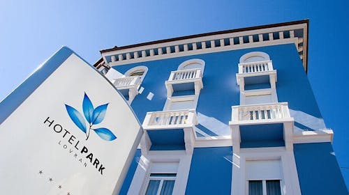 Hotel Park - Ljeto u Lovranu, Lovran, Hrvatska - 304 EUR - 2x noćenje u dvokrevetnoj Standard sobi za 2 osobe (1. dijete do 13,99 godina i 2. dijete do 2,99 godina besplatno), Polupansion (doručak i večera)