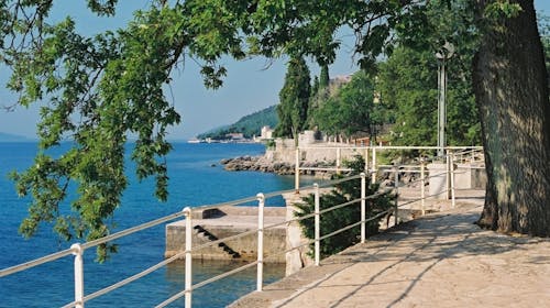Hotel Park - Ljeto u Lovranu, Lovran, Hrvatska - 322 EUR - 2x noćenje u dvokrevetnoj Standard sobi za 2 osobe (1. dijete do 13,99 godina i 2. dijete do 2,99 godina besplatno), Polupansion (doručak i večera)