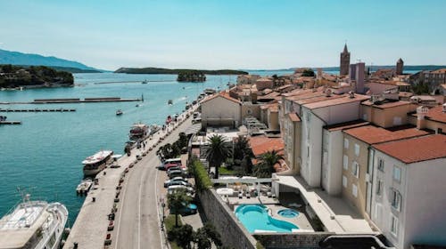 Hotel International - Kratak ljetni odmor na Rabu, Rab, Hrvatska - 392 EUR - 2x noćenje u dvokrevetnoj sobi s pogledom na grad ili more (ovisno o raspoloživosti) za 2 osobe (1 dijete do 6 godina besplatno), Polupansion