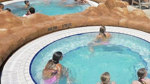 Amadria Park Hotel Jakov - Bogati paket zabave s uključenim ulazom u Aquapark, Šibenik, Dalmacija, Hrvatska - 534 EUR - 2x noćenje u obiteljskoj sobi pogled dvorište/park s francuskim balkonom za 2 osobe (1 dijete do 11,99 godina besplatno), Polupansion