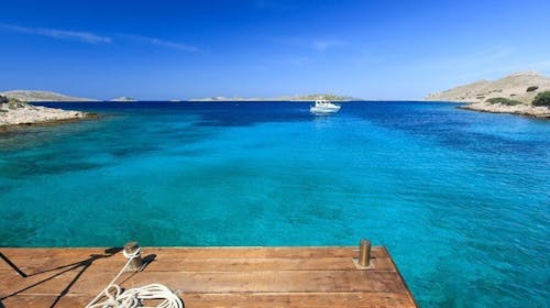 Hotel Luka - Ljetni odmor kao nekada u srcu slikovite Dalmacije, Luka, Dugi otok, Dalmacija, Hrvatska - 1.460 EUR - 10x noćenje u dvokrevetnoj sobi za 2 osobe (1 dijete do 11,99 godina besplatno), Polupansion