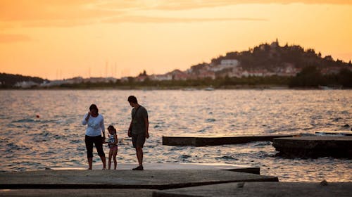 Villas Arausana & Antonina - Ljeto uz more, Vodice, Dalmacija, Hrvatska - 805 EUR - 3x noćenje u dvokrevetnoj sobi s balkonom (morska strana) za 2 osobe (1 dijete do 11,99 godina i 2. dijete do 2,99 godina besplatno), Polupansion