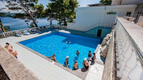 Hotel Lavanda - Obiteljski odmor na Dugom otoku, Božava, Dalmacija, Hrvatska - 1.482 EUR - 7x noćenje u Standard sobi s pogledom na more i balkonom za 2 osobe (2 djece do 11,99 godina besplatno), Polupansion (buffet doručak i večera)
