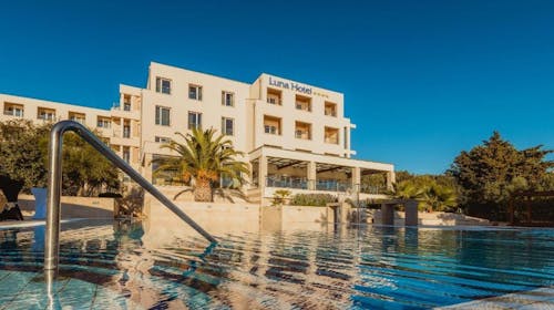 La Luna Island Hotel - Obiteljski ljetni all inclusive odmor na Pagu - Posebna akcija, Lun, otok Pag, Hrvatska - 1.894 EUR - 7x noćenje u dvokrevetnoj Standard sobi s pomoćnim ležajem za 2 osobe (1 dijete do 11,99 godina i 2. dijete do 2,99 godina besplatno), All inclusive