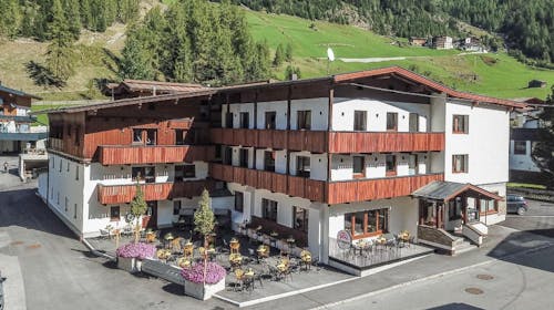 First mountain hotel Ötztal - Odmor udvoje, Längenfeld, Austrija - 579 EUR - 3x noćenje u dvokrevetnoj sobi s balkonom za 2 osobe, All inclusive