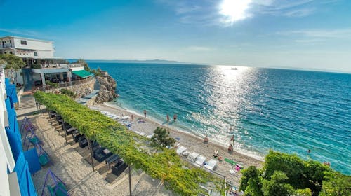 Beach Hotel Plaža - Ljeto u Dalmaciji, Drašnice, Makarska rivijera, Dalmacija, Hrvatska - 345 EUR - 3x noćenje u dvokrevetnoj Standard ili Annex (ovisno o raspoloživosti) sobi za 2 osobe, Bogati buffet doručak